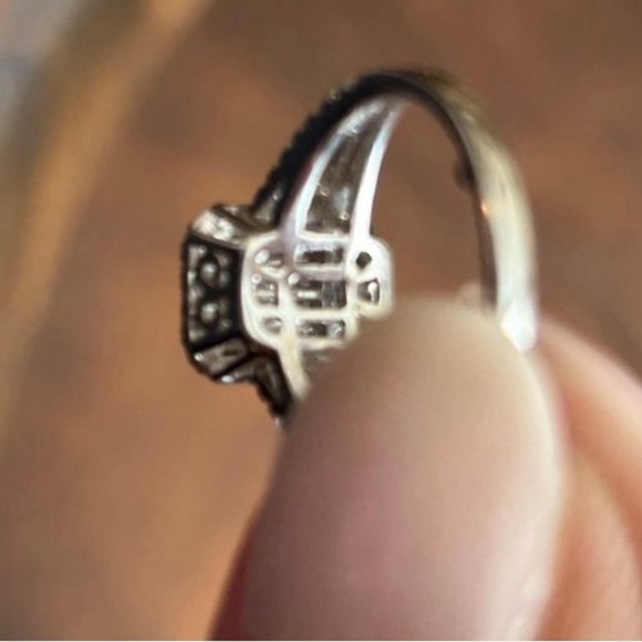 Gorgeous Emerald Cut Natural Diamond Ring size 5.5, 14K white gold, 1.22 carats - Picture 7 of 10